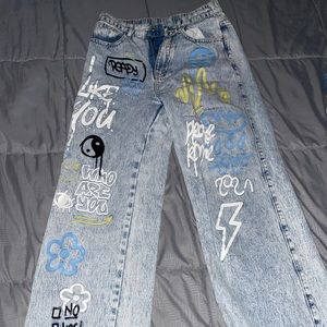 Graphic jeans